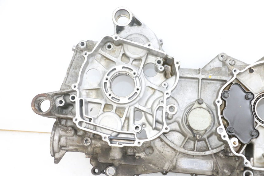 photo de CARTER MOTEUR GAUCHE SUZUKI BURGMAN 650 (2013 - 2020) - Angle alternatif