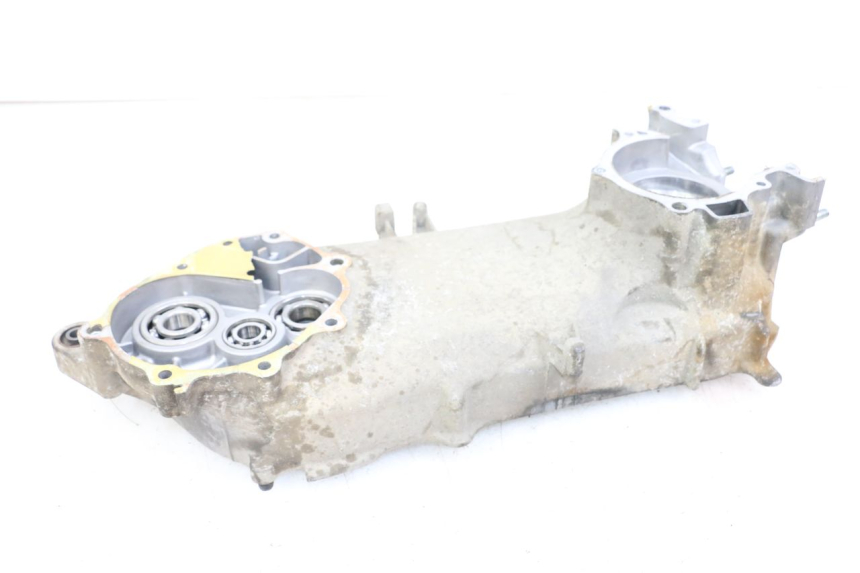 photo de CARTER MOTEUR GAUCHE HONDA FES PANTHEON 2T 125 (1998 - 2002) - Gros plan technique