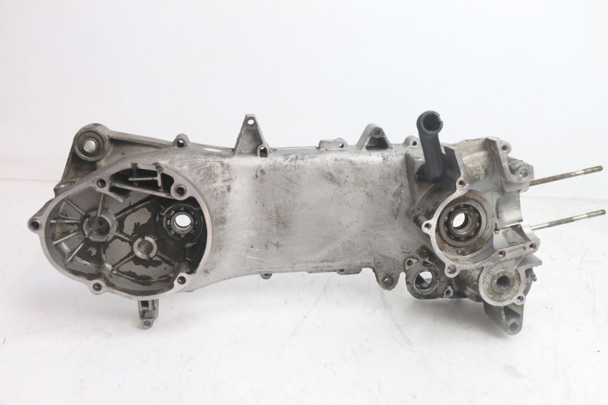 photo de CARTER MOTEUR GAUCHE PIAGGIO FLY 2T 50 (2004 - 2017) - Gros plan technique