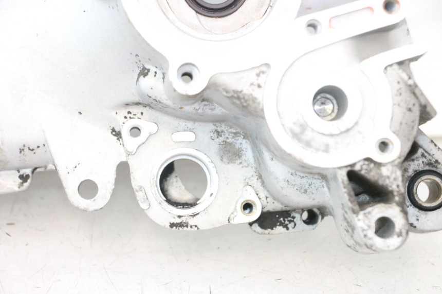 photo de CARTER MOTEUR GAUCHE PIAGGIO FLY 2T 50 (2004 - 2017) - Gros plan technique