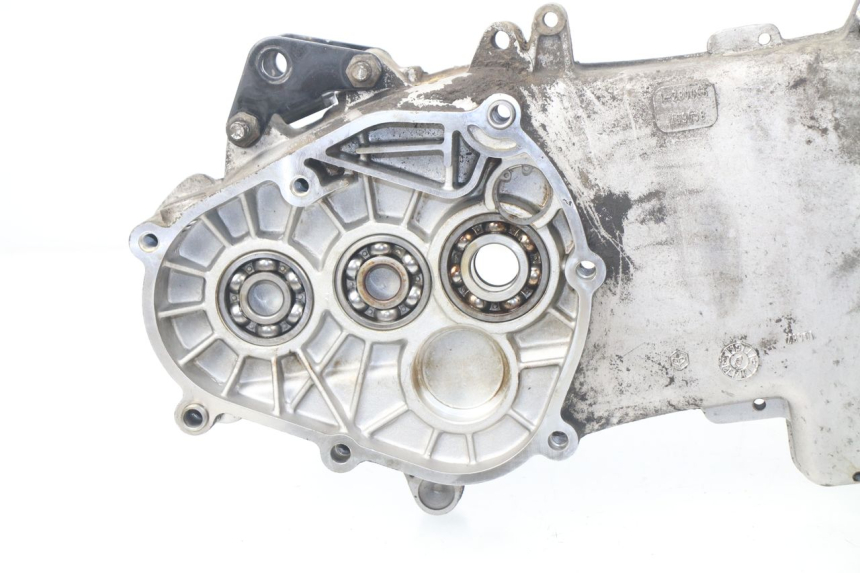 photo de CARTER MOTEUR GAUCHE PIAGGIO FLY 125 (2005 - 2012) - Détails caractéristiques