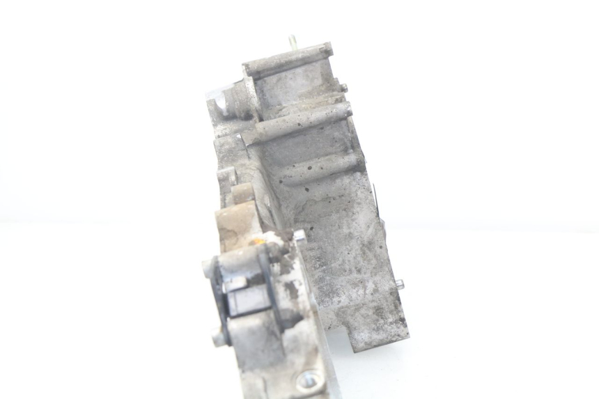 photo de CARTER MOTEUR GAUCHE PIAGGIO FLY 125 (2005 - 2012) - Vue d’ensemble