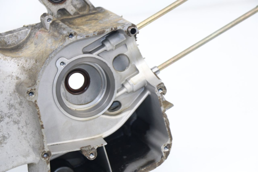 photo de CARTER MOTEUR GAUCHE REVATTO FUTURA GT 125 (2006 - 2008) - Points de fixation