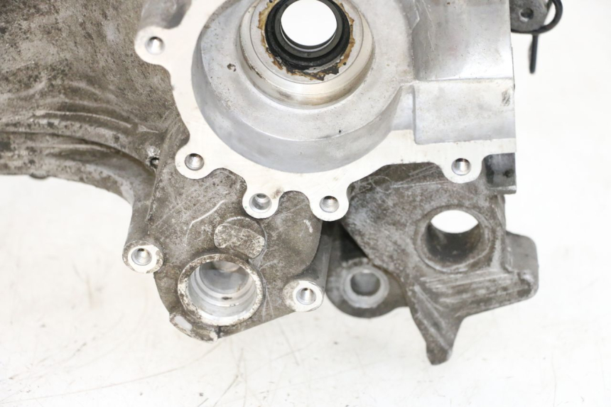 photo de CARTER MOTEUR GAUCHE PEUGEOT KISBEE 2T 50 (2010 - 2017) - État de surface