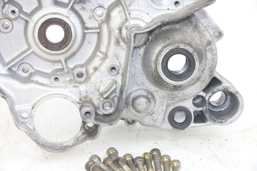 photo de CARTER MOTEUR GAUCHE GILERA RK 50 (1996 - 1999) - Détails caractéristiques