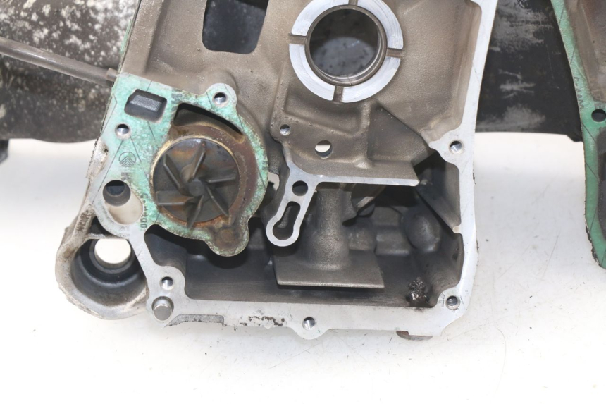 photo de CARTER MOTEUR GAUCHE APRILIA SCARABEO GT 125 (1999 - 2007) - Détails caractéristiques