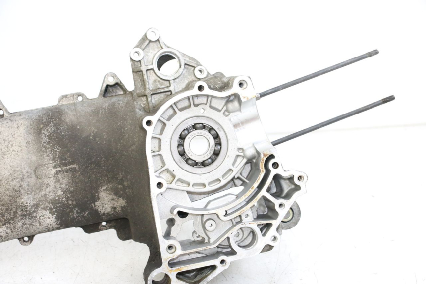 photo de CARTER MOTEUR GAUCHE APRILIA SCARABEO 100 (2003 - 2012) - Autre angle de vue