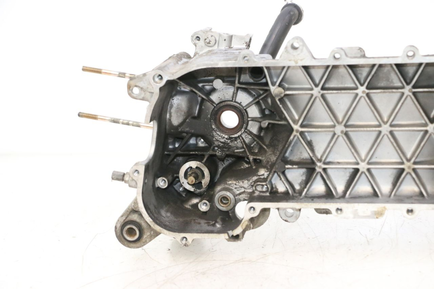 photo de CARTER MOTEUR GAUCHE PIAGGIO TYPHOON 50 (2000 - 2009) - Points de fixation