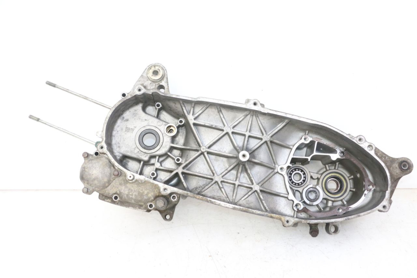 photo de CARTER MOTEUR GAUCHE YAMAHA XMAX X-MAX 125 (2006 - 2009) - Points de fixation