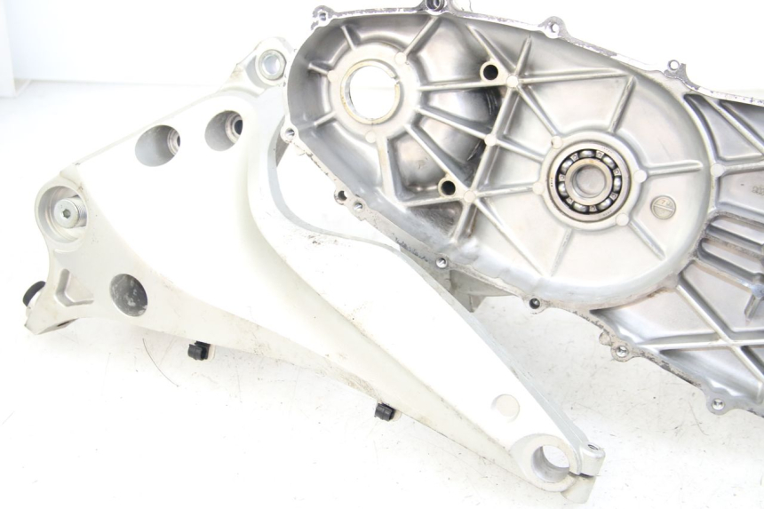 photo de CARTER TRANSMISSION ROUE YAMAHA XP T-MAX TMAX 500 (2004 - 2007) - Points de fixation