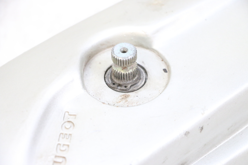 photo de CARTER VARIATEUR PEUGEOT VIVACITY 100 (1999 - 2008) - Gros plan technique