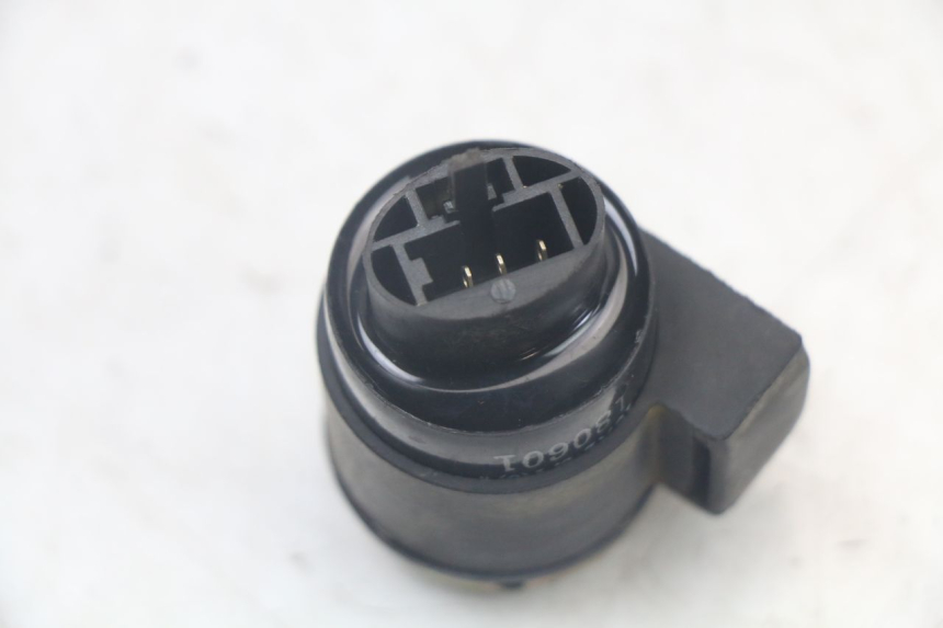 photo de CENTRALE CLIGNOTANTE KYMCO AGILITY 4T 50 (2018 - 2022) - Gros plan technique