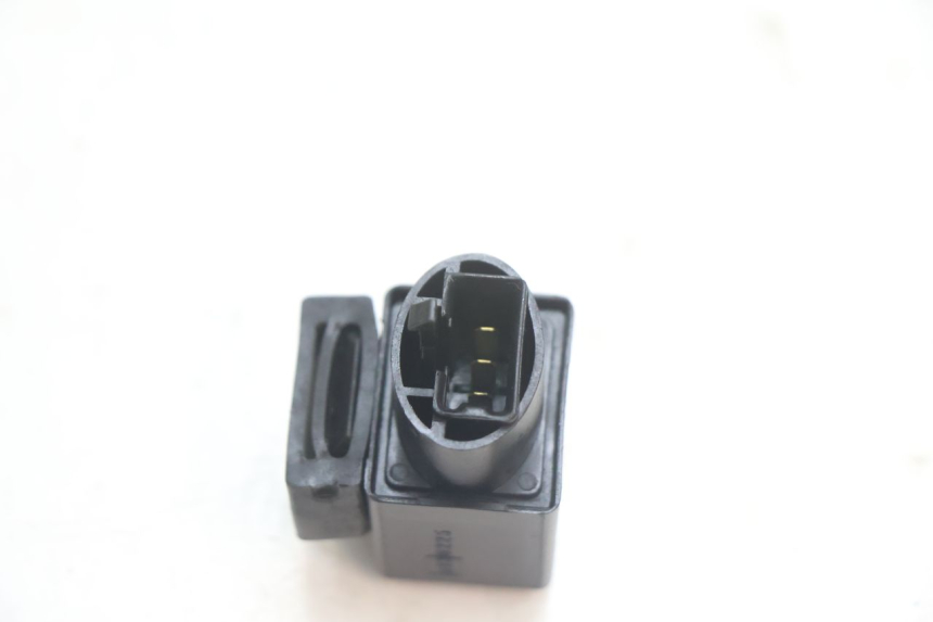 photo de CENTRALE CLIGNOTANTE HONDA CB F HORNET 600 (2005 - 2006) - Autre angle de vue