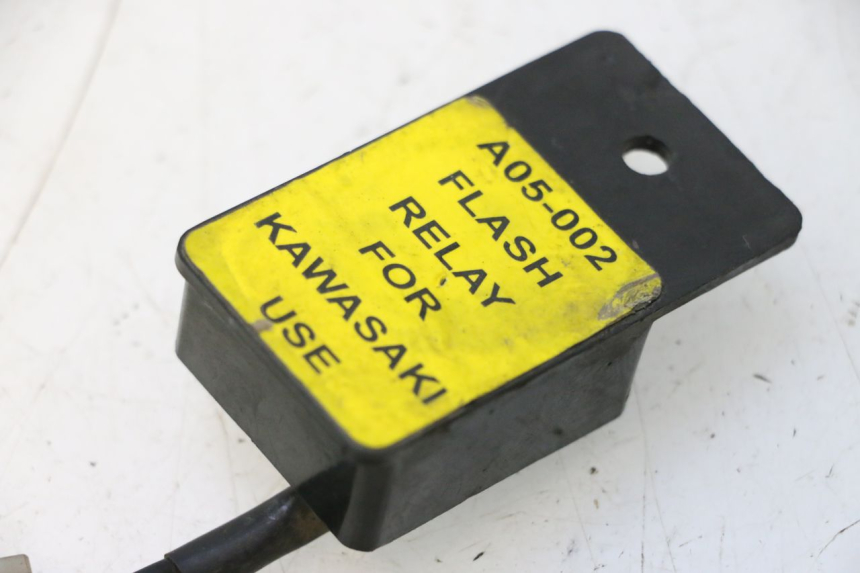 photo de CENTRALE CLIGNOTANTE KAWASAKI ER-6 ER6 N 650 (2005 - 2009) - Autre angle de vue