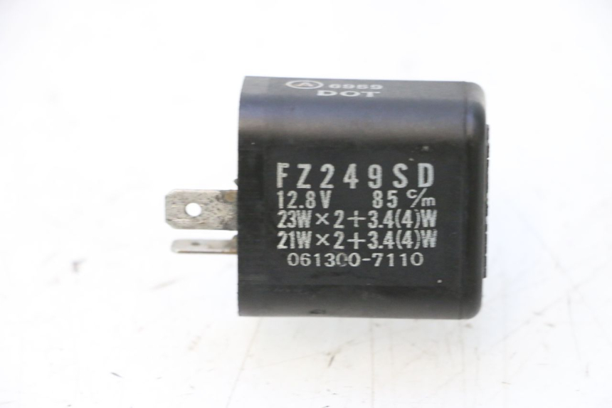 photo de CENTRALE CLIGNOTANTE KAWASAKI GPX F ZX750F 750 (1986 - 1990) - Vue principale