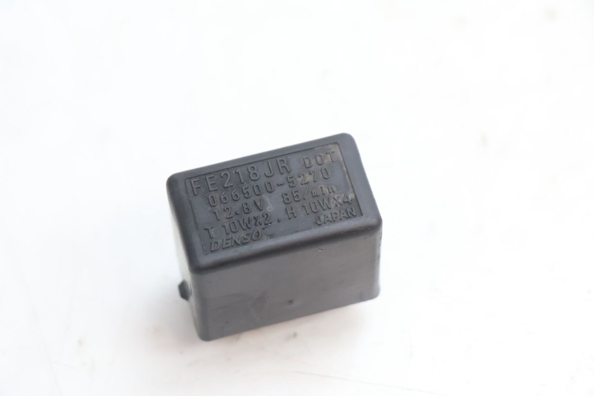 photo de CENTRALE CLIGNOTANTE SUZUKI GSR 600 (2005 - 2012) - Détail de la pièce