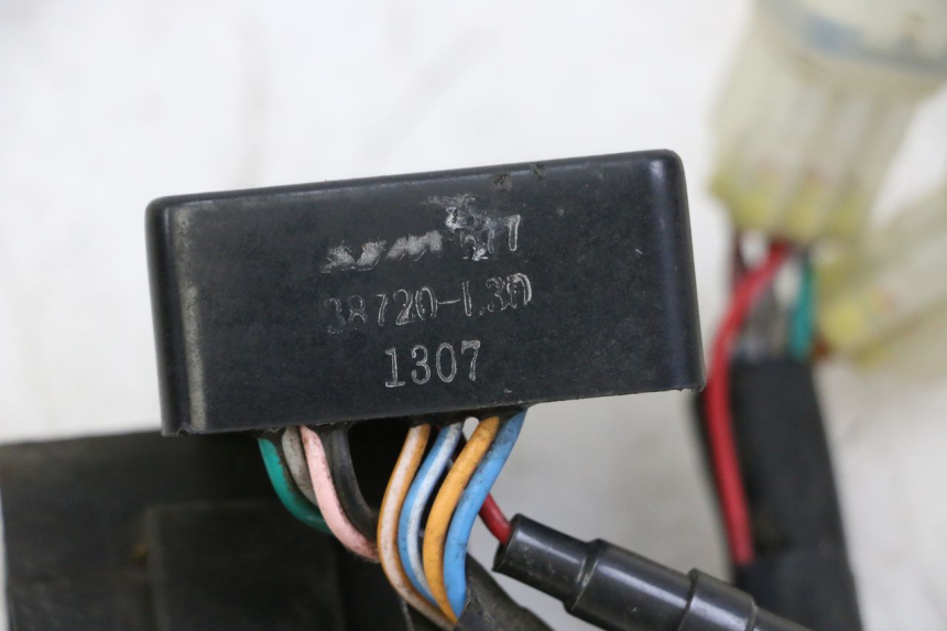 photo de CENTRALE CLIGNOTANTE SYM JOYMAX 125 (2010 - 2017) - Autre angle de vue