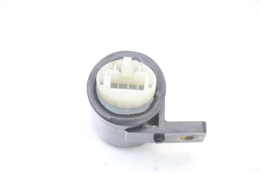 photo de CENTRALE CLIGNOTANTE KYMCO PEOPLE S 125 (2000 - 2008) - Gros plan technique