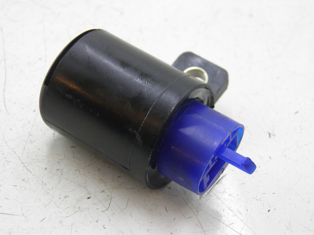 photo de CENTRALE CLIGNOTANTE KYMCO QUANNON NAKED 125 (2010) - Autre angle de vue