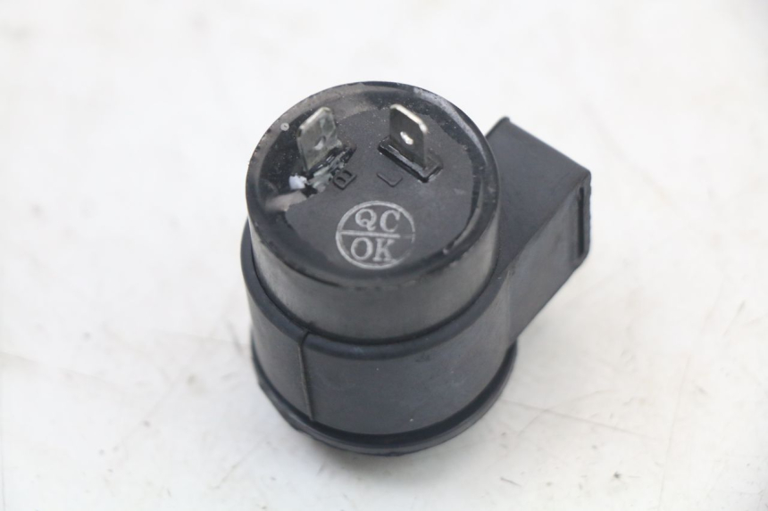 photo de CENTRALE CLIGNOTANTE SYM MIO 50 (2011 - 2017) - Gros plan technique