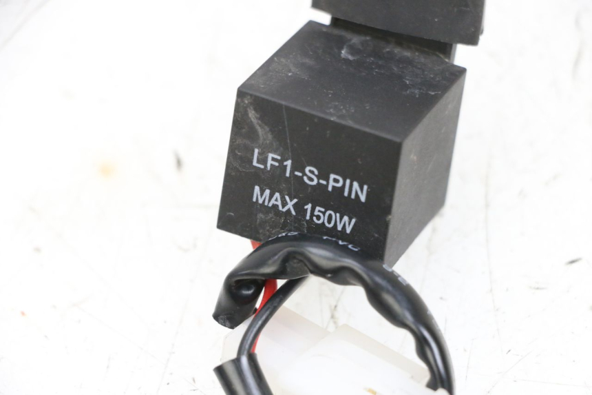 photo de CENTRALE CLIGNOTANTE YAMAHA MT-07 MT07 ABS 700 (2018 - 2020) - Gros plan technique