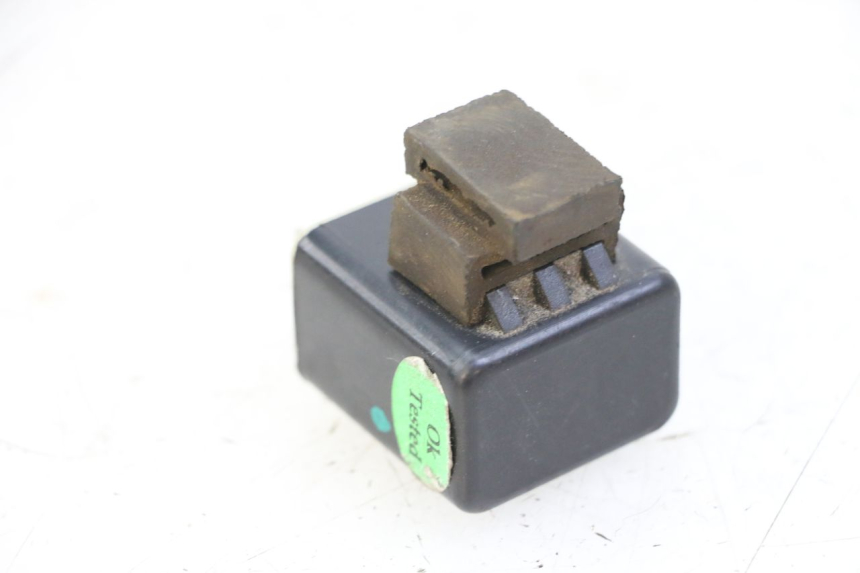 photo de CENTRALE CLIGNOTANTE PIAGGIO ZIP 4T 50 (2018 - 2020) - Détail de la pièce