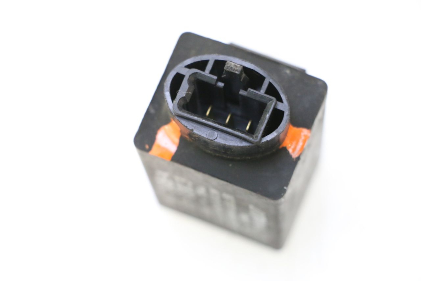 photo de CENTRALE CLIGNOTANTE HONDA ST PAN EUROPEAN 1100 (1990 - 2002) - Autre angle de vue