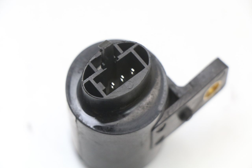 photo de CENTRALE CLIGNOTANTE KYMCO SUPER 8 4T 50 (2021 - 2024) - Gros plan technique