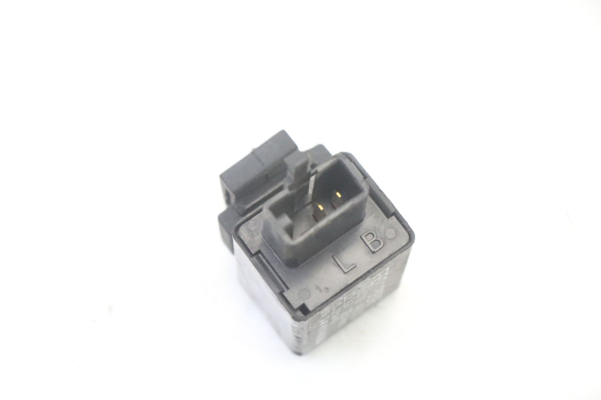 photo de CENTRALE CLIGNOTANTE YAMAHA X-MAX XMAX 125 (2010 - 2013) - Autre angle de vue