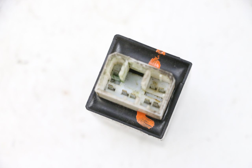 photo de CENTRALE CLIGNOTANTE YAMAHA XMAX X-MAX 125 (2006 - 2009) - Zoom état d’usage