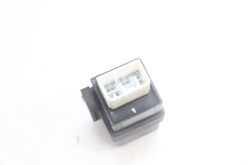 photo de CENTRALE CLIGNOTANTE YAMAHA XMAX X-MAX 125 (2006 - 2009) - Autre angle de vue