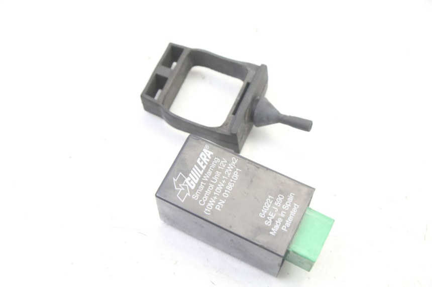 photo de CENTRALE CLIGNOTANTE PIAGGIO XEVO - X EVO 125 (2007 - 2017) - Vue principale