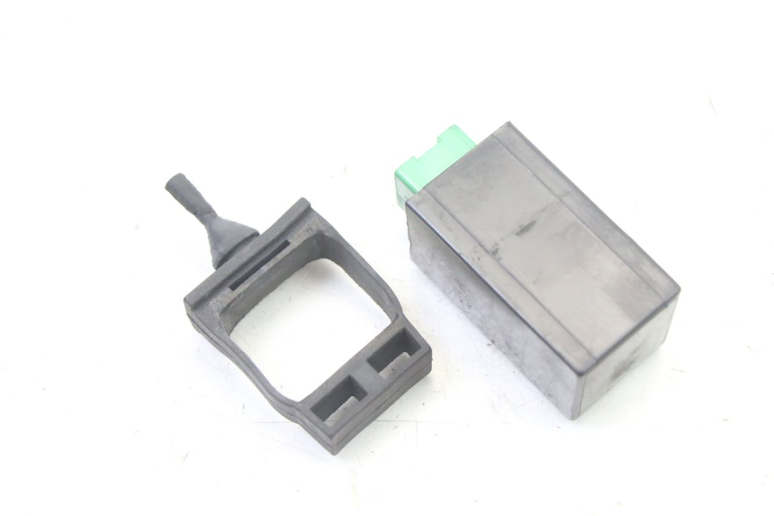 photo de CENTRALE CLIGNOTANTE PIAGGIO XEVO - X EVO 125 (2007 - 2017) - Zoom état d’usage