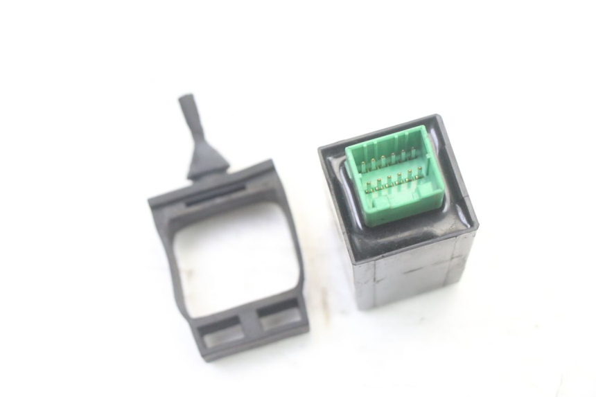 photo de CENTRALE CLIGNOTANTE PIAGGIO XEVO - X EVO 125 (2007 - 2017) - Autre angle de vue