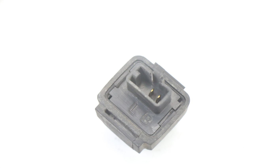 photo de CENTRALE CLIGNOTANTE YAMAHA FZS FAZER 600 (2001 - 2003) - Détail de la pièce