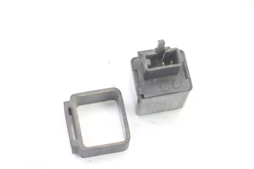 photo de CENTRALE CLIGNOTANTE YAMAHA FZS FAZER 600 (2001 - 2003) - Zoom état d’usage