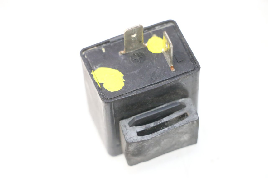 photo de CENTRALE CLIGNOTANTE YAMAHA YP MAJESTY 125 (1998 - 2001) - Zoom état d’usage