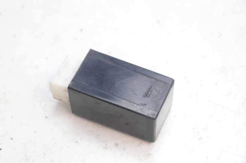 photo de CENTRALE CLIGNOTANTE YAMAHA YP MAJESTY 125 (2002 - 2006) - Zoom état d’usage