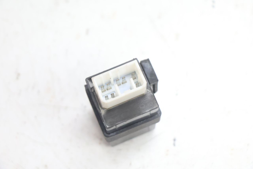 photo de CENTRALE CLIGNOTANTE YAMAHA YP MAJESTY 125 (2002 - 2006) - Autre angle de vue