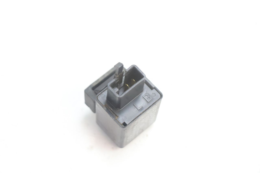 photo de CENTRALE CLIGNOTANTE KAWASAKI ZX-6R ZX6R 600 (1995 - 1997) - Autre angle de vue
