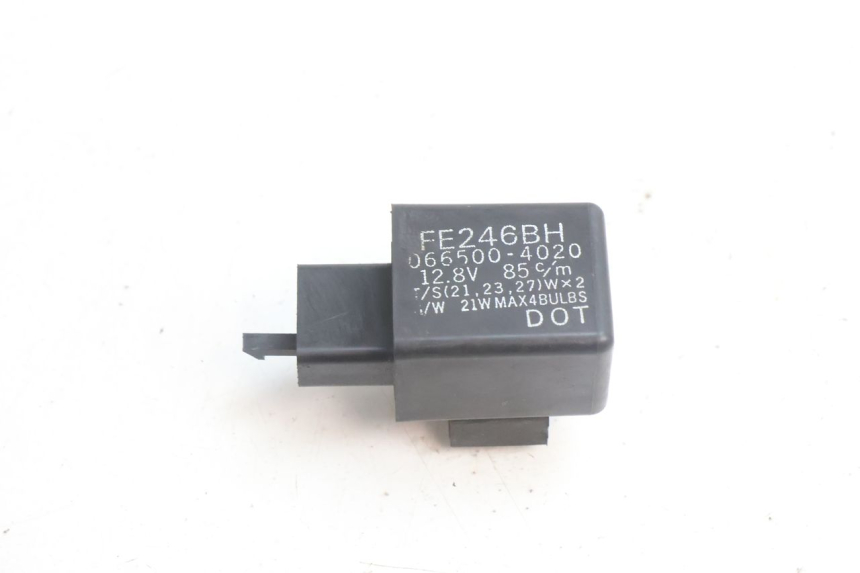 photo de CENTRALE CLIGNOTANTE KAWASAKI ZZR 600 (1995 - 2004) - Vue principale