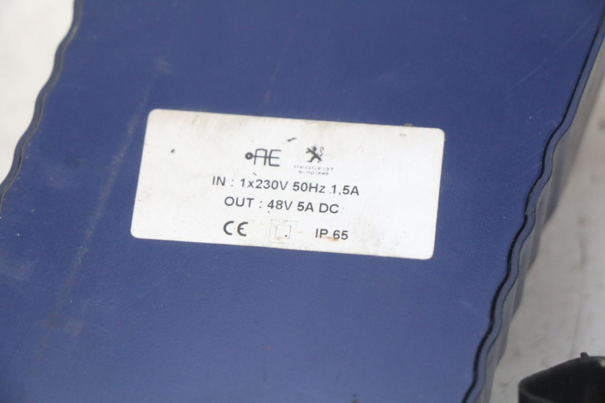 photo de CHARGEUR BATTERIE PEUGEOT E-VIVACITY 1 (2012 - 2018) - État de surface