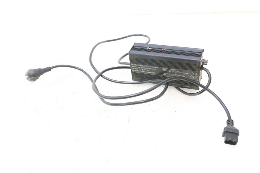 photo de CHARGEUR BATTERIE BAIKU SAKURA 1 (2021 - 2025) - Vue principale