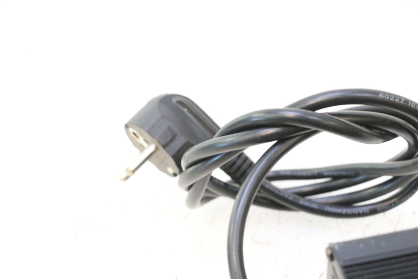 photo de CHARGEUR BATTERIE BAIKU SAKURA 1 (2021 - 2025) - Détail de la pièce