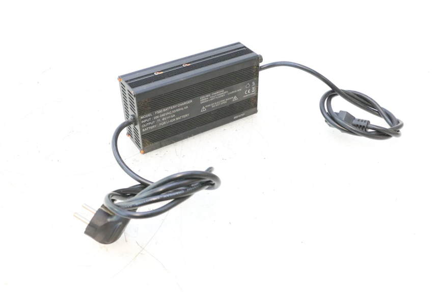 photo de CHARGEUR BATTERIE BAIKU SAKURA 1 (2021 - 2025) - Vue produit