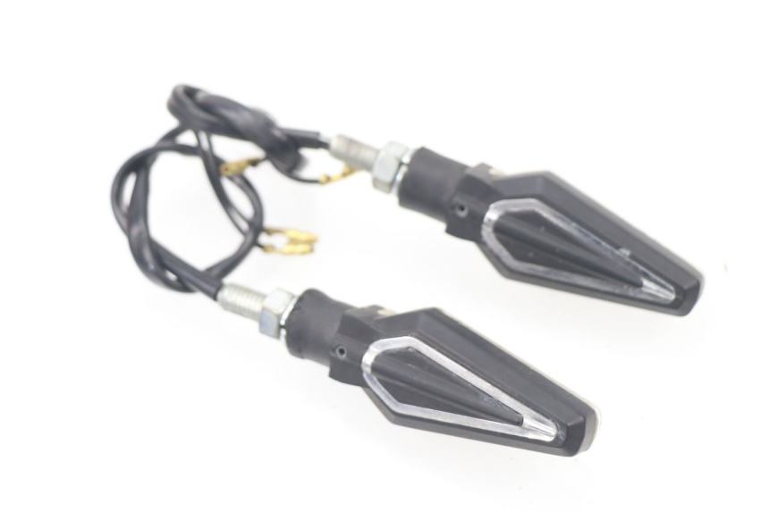 photo de CLIGNOTANT ARRIERE HONDA CBF 500 (2004 - 2007) - Autre angle de vue