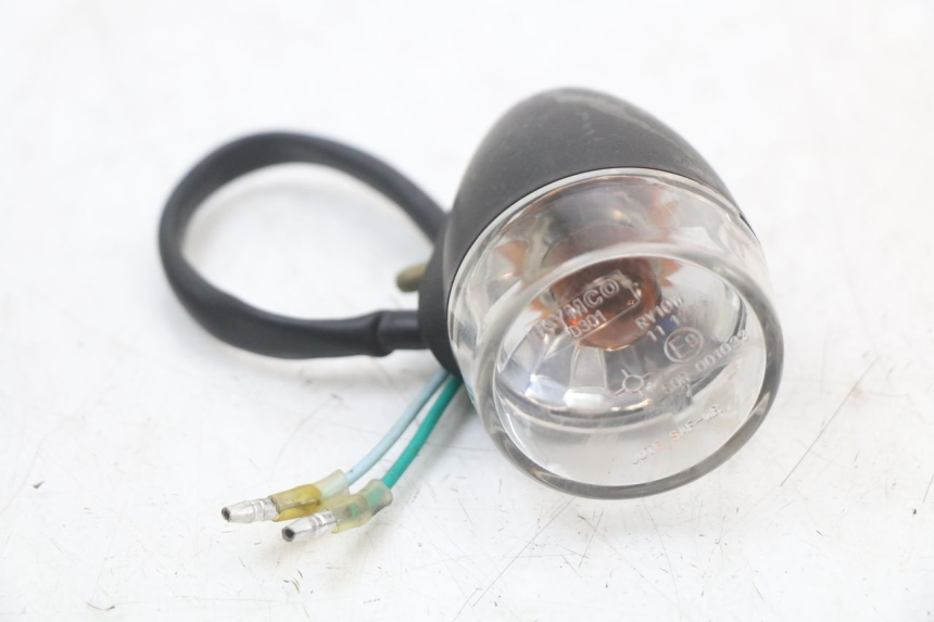 photo de CLIGNOTANT ARRIERE DROIT KYMCO AGILITY 4T 50 (2005 - 2018) - Zoom état d’usage