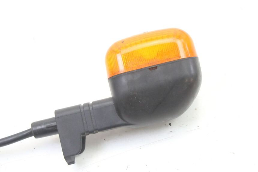 photo de CLIGNOTANT ARRIERE DROIT YAMAHA BW'S BWS 125 (2010 - 2013) - Gros plan technique