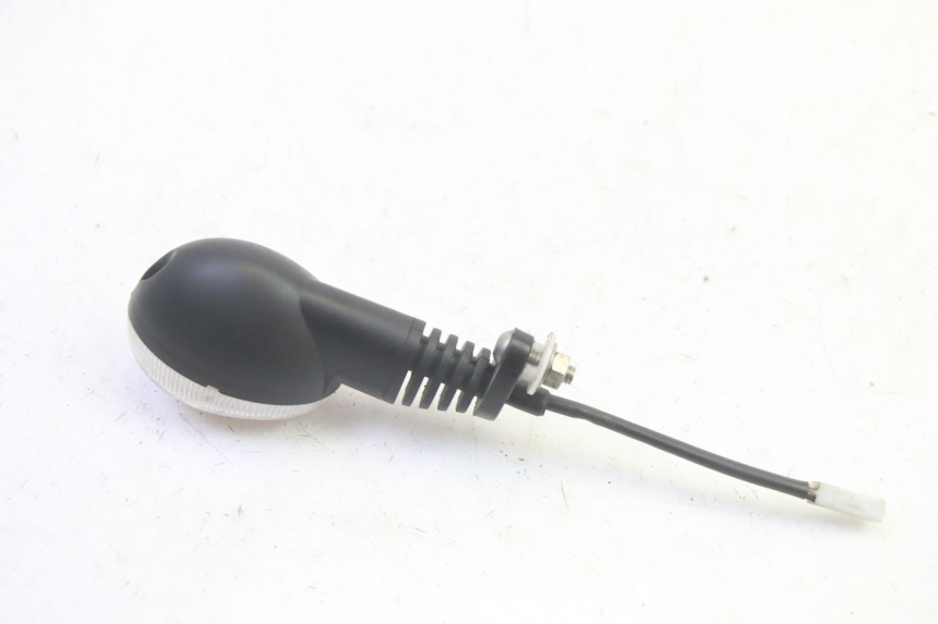 photo de CLIGNOTANT ARRIERE DROIT SUZUKI DL V STROM 1000 (2002 - 2007) - Gros plan technique