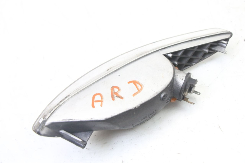 photo de CLIGNOTANT ARRIERE DROIT PEUGEOT ELYSEO 125 (1999 - 2004) - Autre angle de vue